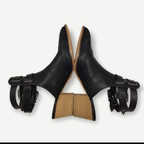 Carlos by Carlos Santana buckle heels size 7 M - Picture 2 of 10